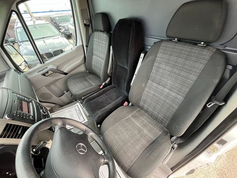 Used 2015 Mercedes-Benz Sprinter 2500 image 23