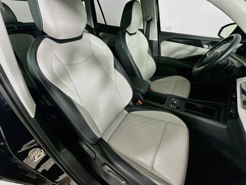 Certified 2025 Volkswagen Tiguan SE AWD/4WD image 42