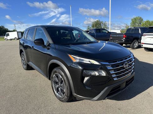 Used 2024 Nissan Rogue SV FWD image 10