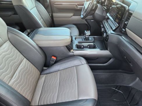 Used 2023 Chevrolet Silverado 1500 ZR2 image 11