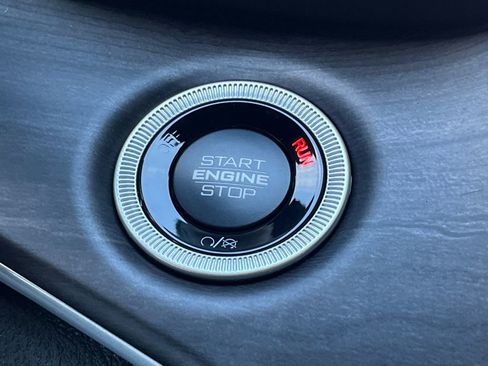 New 2025 Jeep Grand Cherokee Limited w/ Trailer Tow Package image 7