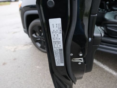 Used 2020 Jeep Compass Latitude AWD/4WD image 32