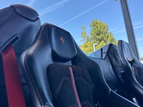 Used 2013 Ferrari 458 Spider RWD image 18