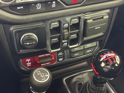 Used 2024 Jeep Wrangler Unlimited Rubicon AWD/4WD image 27
