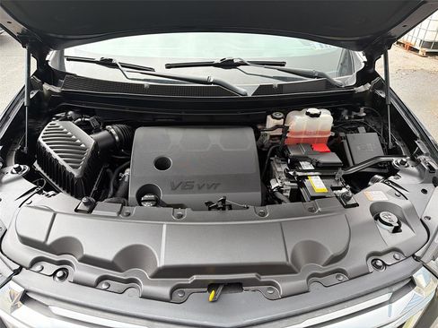 Used 2022 Chevrolet Traverse LT image 30