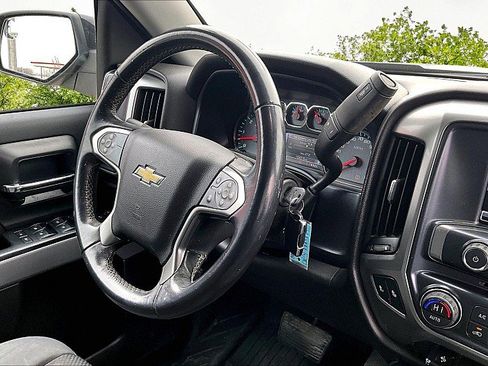 Used 2018 Chevrolet Silverado 1500 LT w/ Redline Edition AWD/4WD image 17
