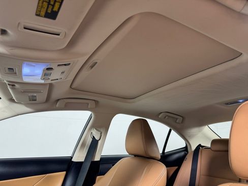 Used 2018 Lexus IS 300 AWD w/ Comfort Package image 19