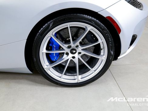 Used 2026 McLaren 750S Spider RWD image 30