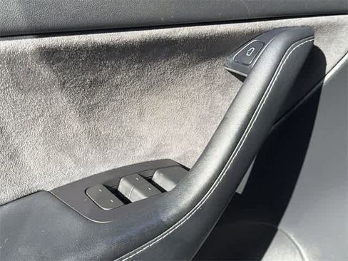 Used 2022 Tesla Model Y Performance image 18