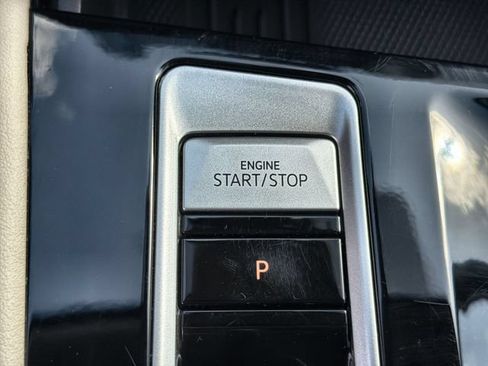 Used 2025 Volkswagen Atlas SE FWD image 16