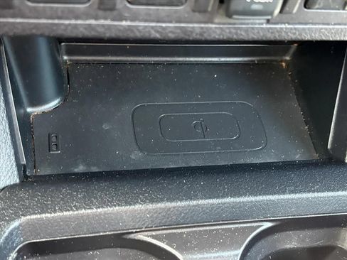 Used 2018 Toyota Tacoma TRD Sport AWD/4WD image 17