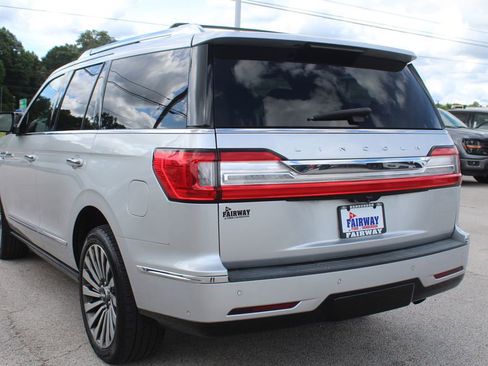 Used 2019 Lincoln Navigator Reserve w/ Cargo Package AWD/4WD image 10