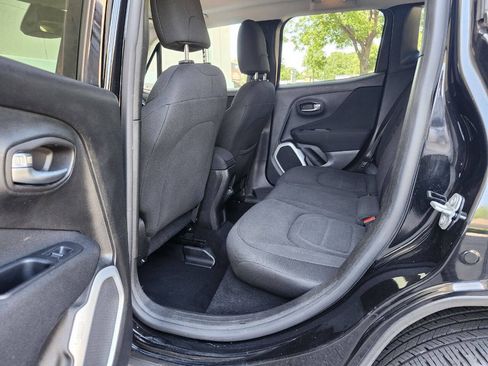 Used 2018 Jeep Renegade Latitude FWD image 5