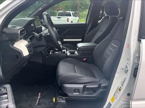 Used 2024 Toyota Tacoma TRD Off-Road image 9