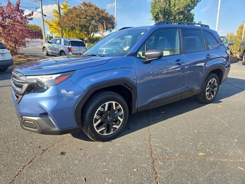 Used 2025 Subaru Forester Premium image 1