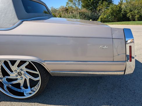 Used 1990 Cadillac Brougham image 40