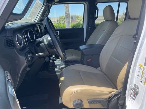 Used 2018 Jeep Wrangler Unlimited Sahara AWD/4WD image 19