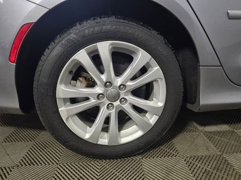 Used 2015 Chrysler 200 Limited image 21