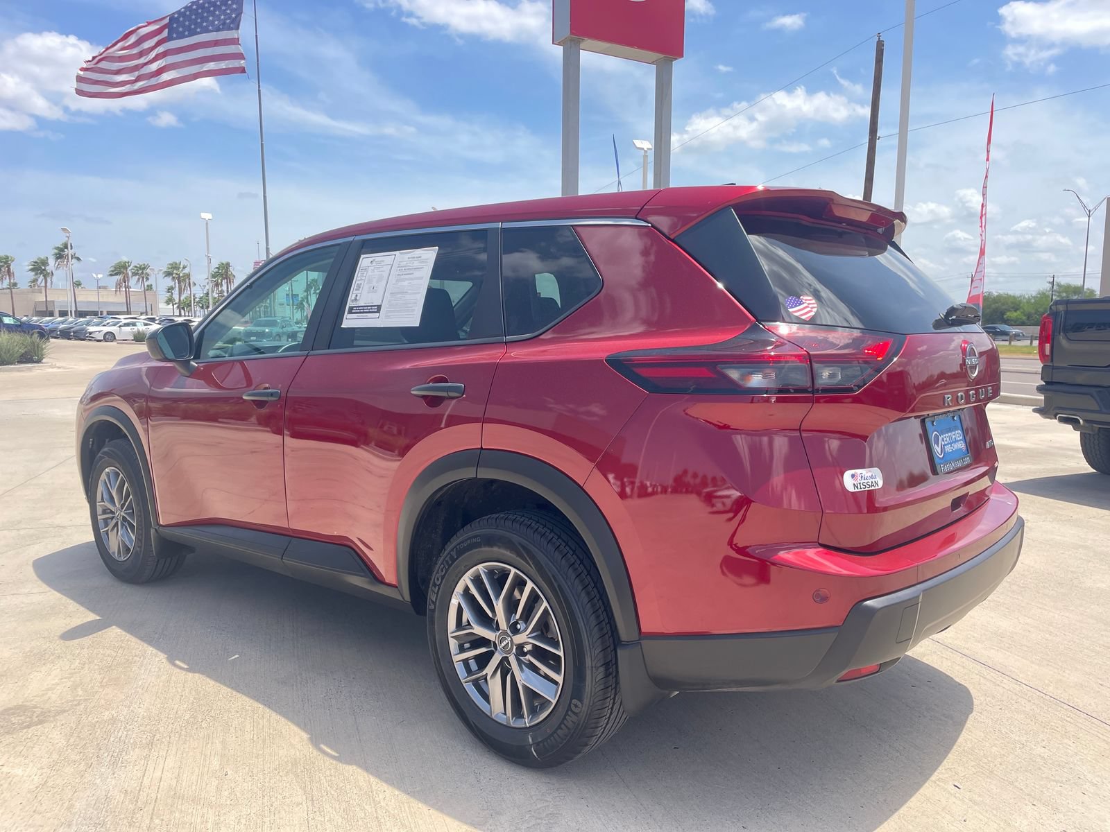 Used 2025 Nissan Rogue S AWD/4WD image 3