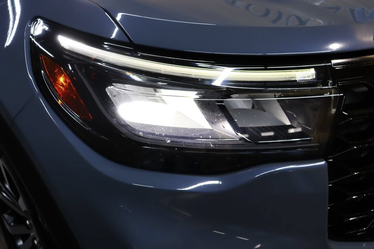 Used 2025 Ford Explorer ST-Line RWD image 11