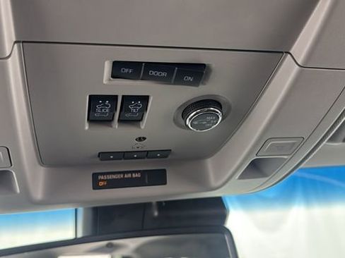 Used 2019 Chevrolet Suburban Premier image 34