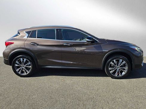 Used 2018 INFINITI QX30 Premium w/ Technology Package image 2