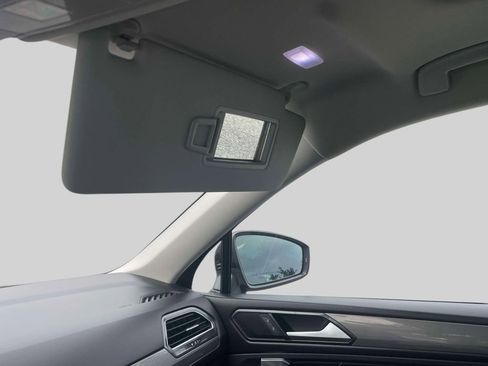 Used 2022 Volkswagen Tiguan SE R-Line image 32