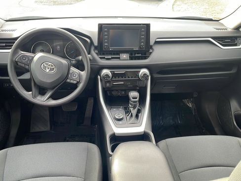 Used 2021 Toyota RAV4 LE image 11