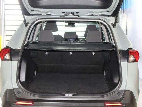 Used 2022 Toyota RAV4 XLE AWD/4WD image 41