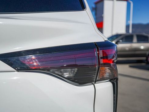 Used 2024 Toyota Sienna LE image 11