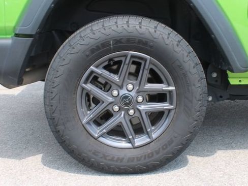 Used 2025 Jeep Wrangler Sport AWD/4WD image 28