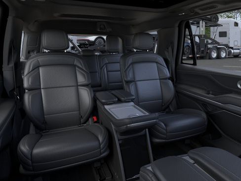 New 2026 Lincoln Navigator Reserve w/ Jet Appearance Package AWD/4WD image 11
