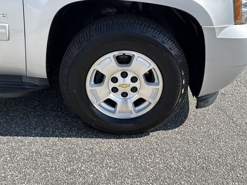 Used 2013 Chevrolet Tahoe LT w/ Luxury Package RWD image 13