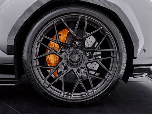 Used 2025 Lamborghini Urus Performante AWD/4WD image 38