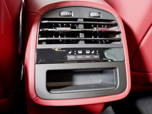Used 2021 Maserati Quattroporte S Q4 AWD/4WD image 23