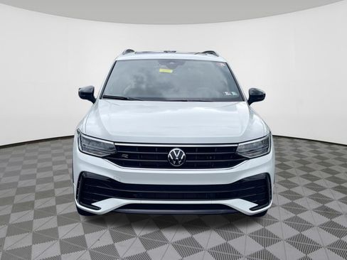 Used 2024 Volkswagen Tiguan SE R-Line AWD/4WD image 3