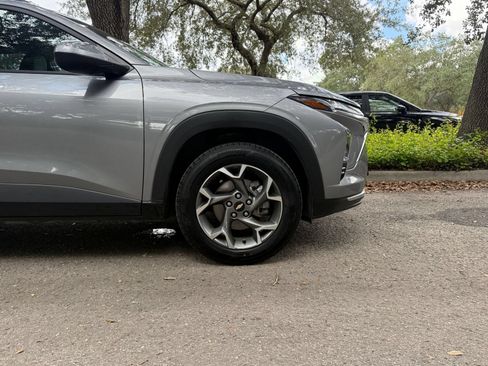 Used 2025 Chevrolet Trax LT FWD image 26