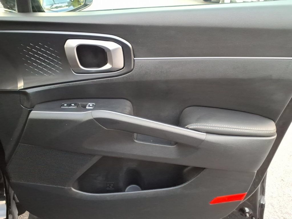 Used 2023 Kia Sorento S w/ Panoramic Sunroof Package FWD image 19