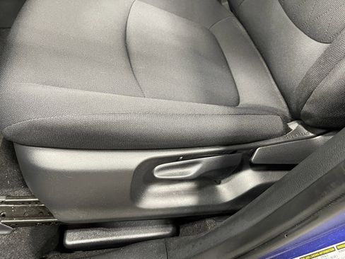 Used 2025 Toyota Corolla Cross LE image 11