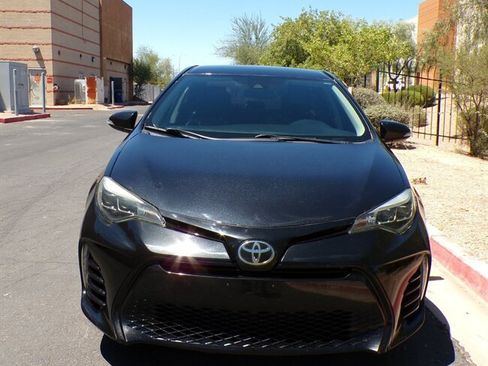 Used 2017 Toyota Corolla SE FWD image 2