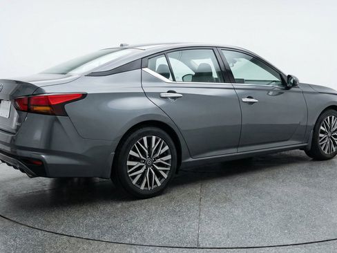 Used 2025 Nissan Altima 2.5 SV FWD image 9