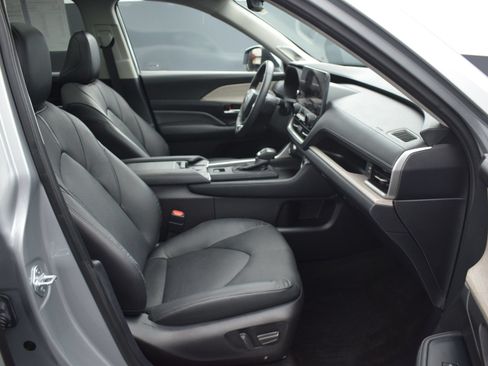 Used 2024 Toyota Grand Highlander AWD Hybrid image 10