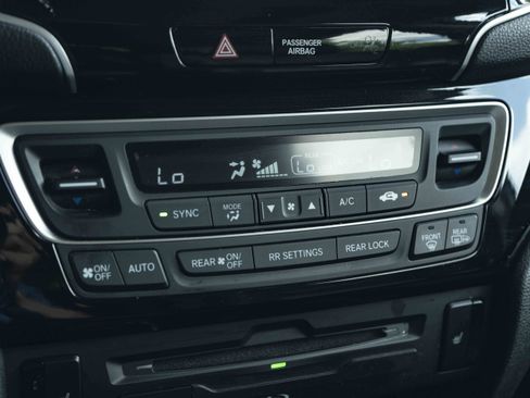 Used 2019 Honda Pilot Touring image 32