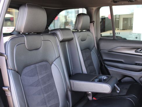 Certified 2024 Jeep Grand Cherokee Altitude image 29