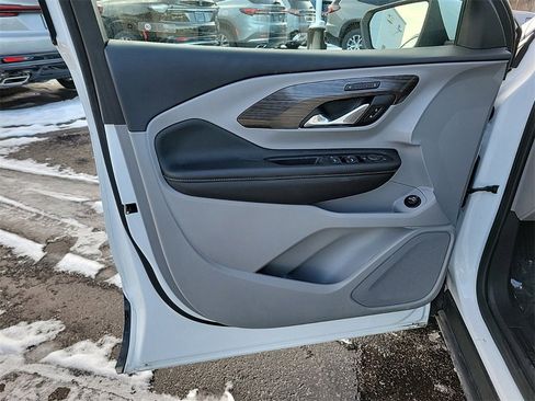 Used 2024 GMC Terrain SLT image 18
