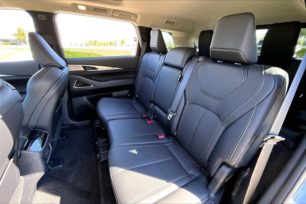Certified 2027 INFINITI QX60 Luxe w/ Cargo Package AWD/4WD image 32