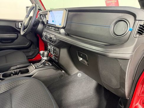 Used 2025 Jeep Wrangler Unlimited Rubicon 4xe AWD/4WD image 29