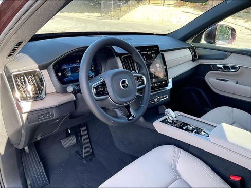 New 2026 Volvo XC90 T8 Plus w/ Protection Package Premier image 8