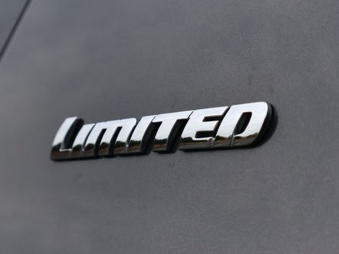 Used 2022 Toyota 4Runner Limited AWD/4WD image 6