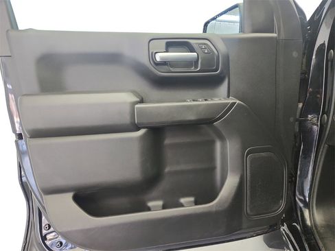 Used 2020 Chevrolet Silverado 1500 Custom w/ Custom Value Package image 17